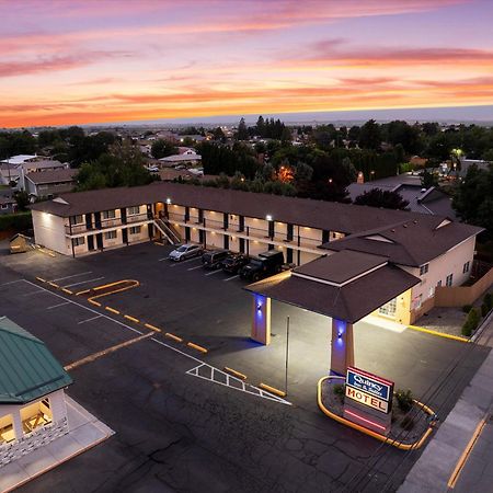 Quincy Inn And Suites 外观 照片