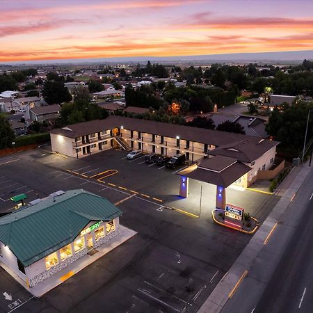Quincy Inn And Suites 外观 照片