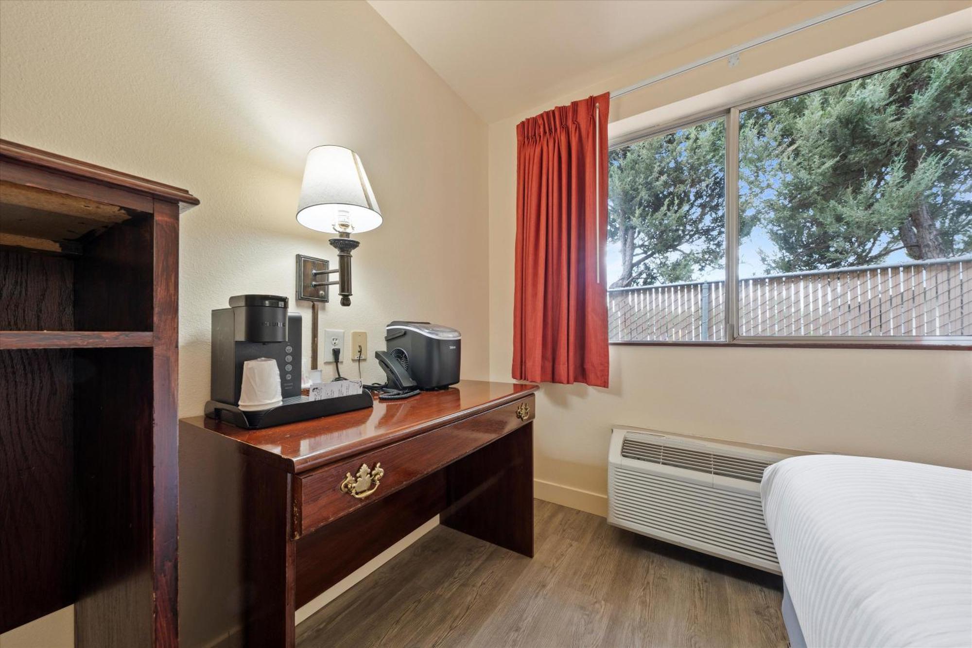 Quincy Inn And Suites 外观 照片