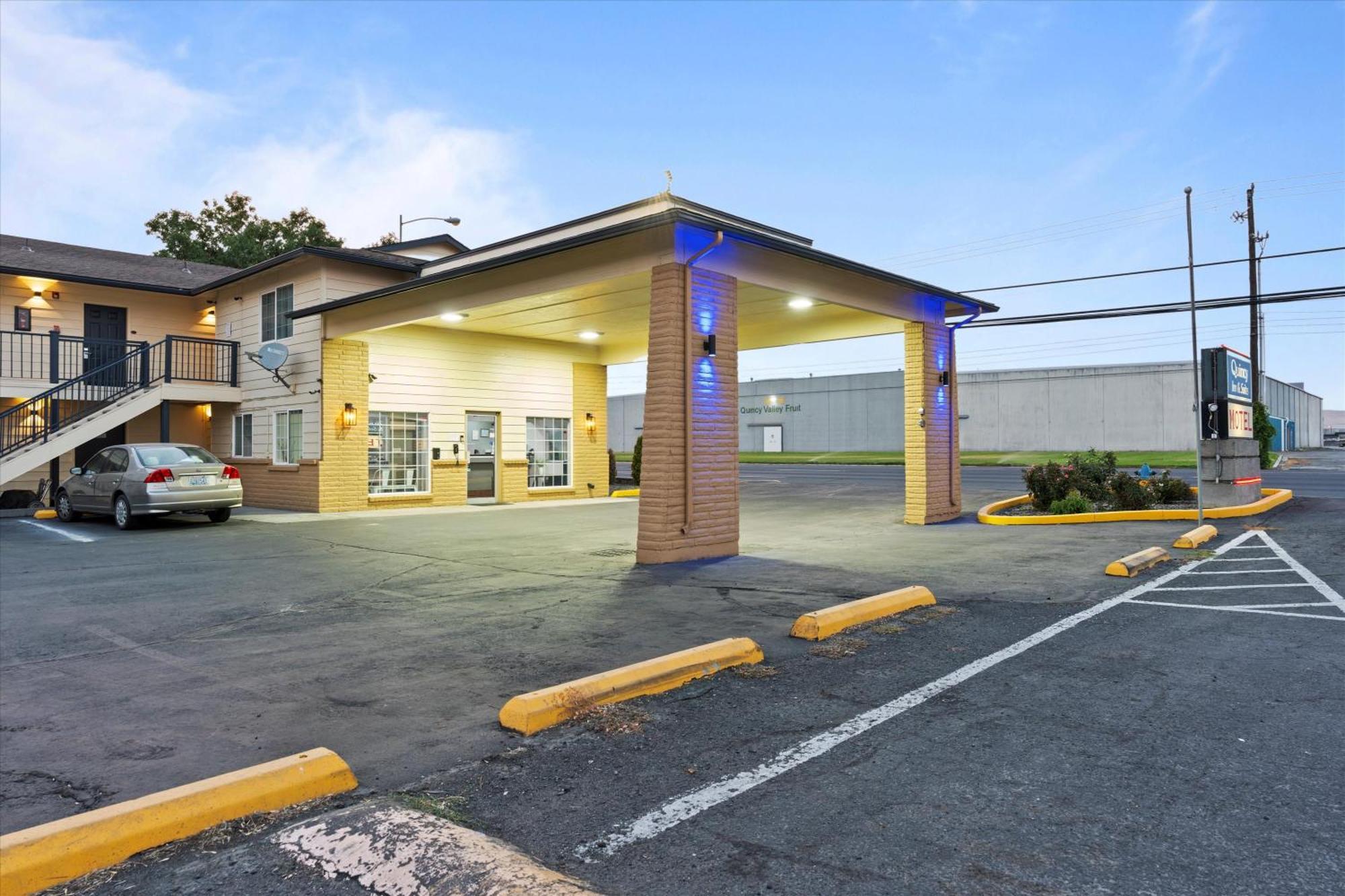 Quincy Inn And Suites 外观 照片