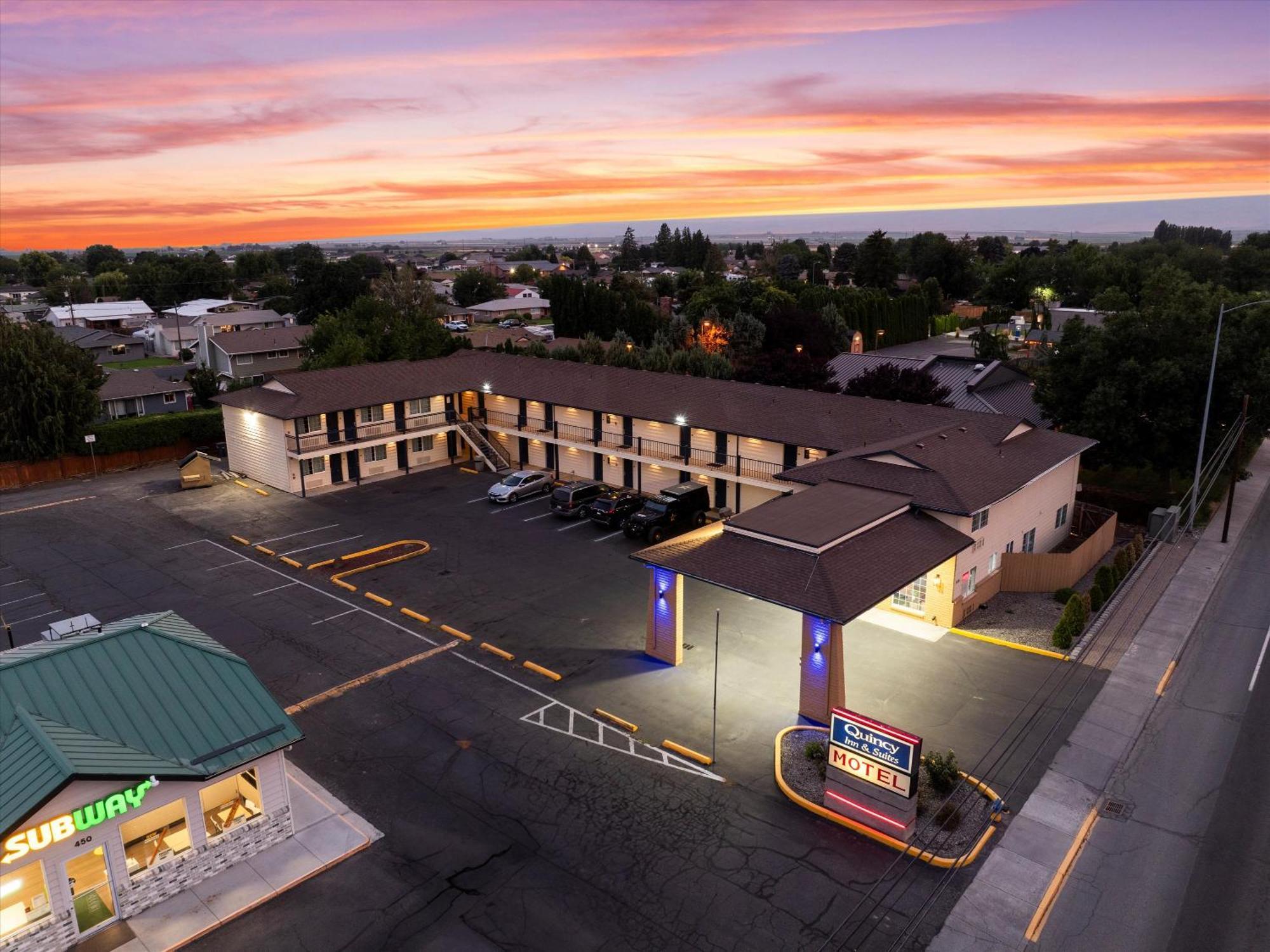 Quincy Inn And Suites 外观 照片
