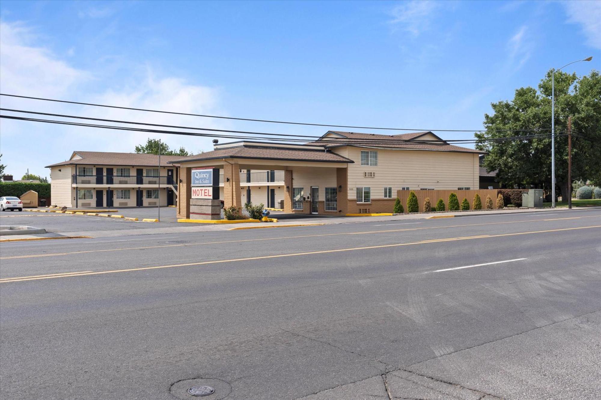 Quincy Inn And Suites 外观 照片