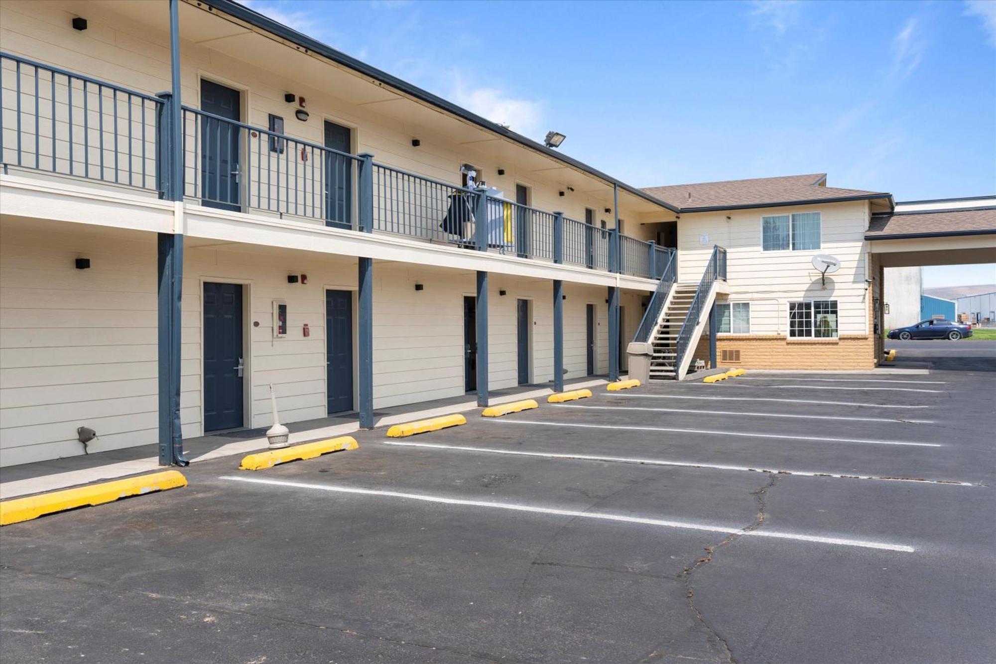 Quincy Inn And Suites 外观 照片