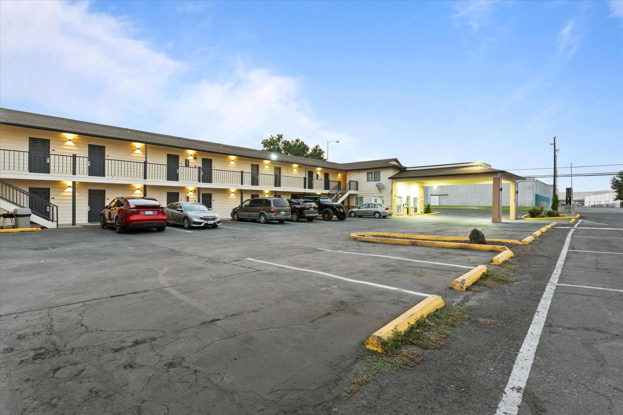 Quincy Inn And Suites 外观 照片