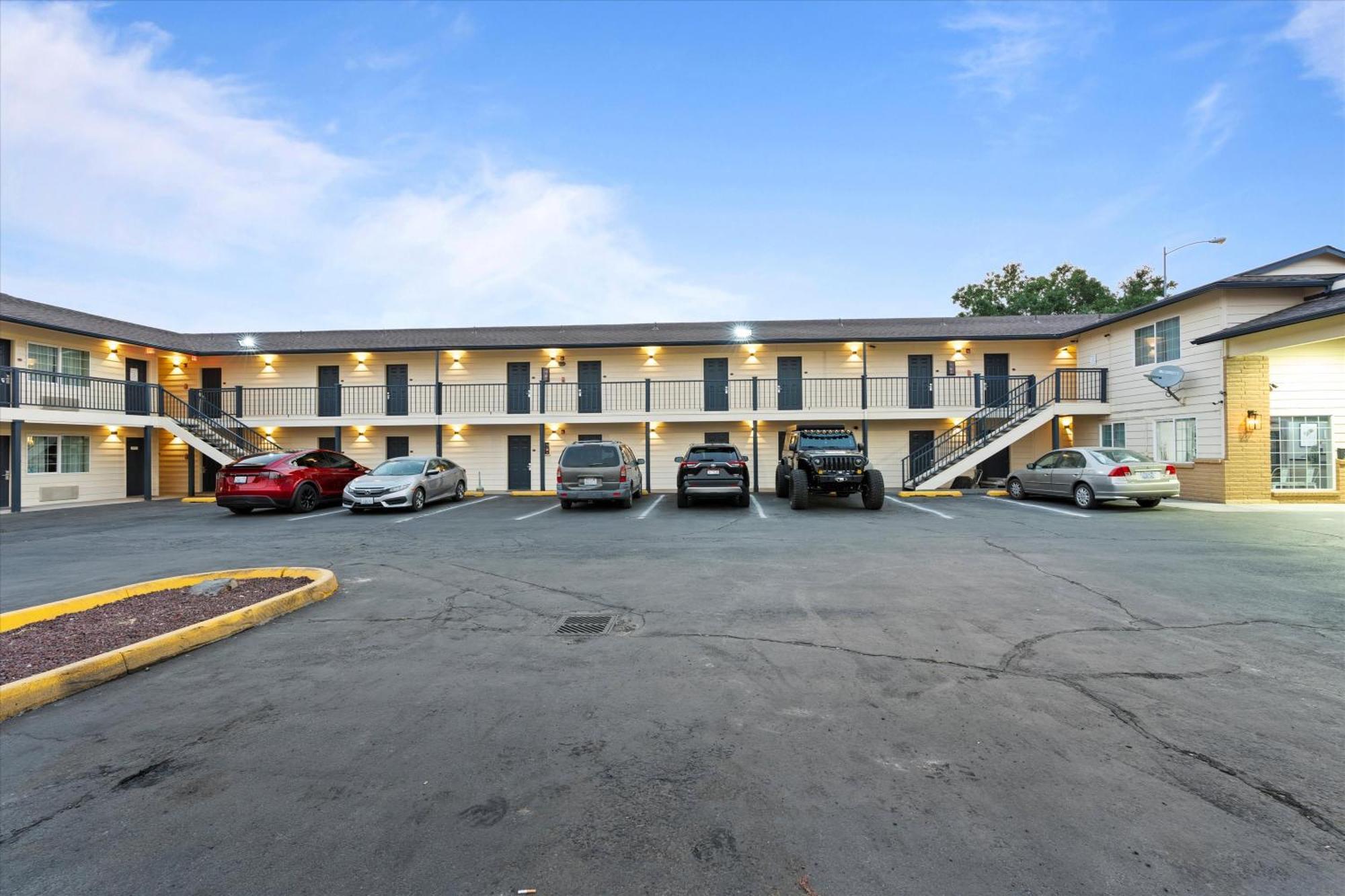 Quincy Inn And Suites 外观 照片