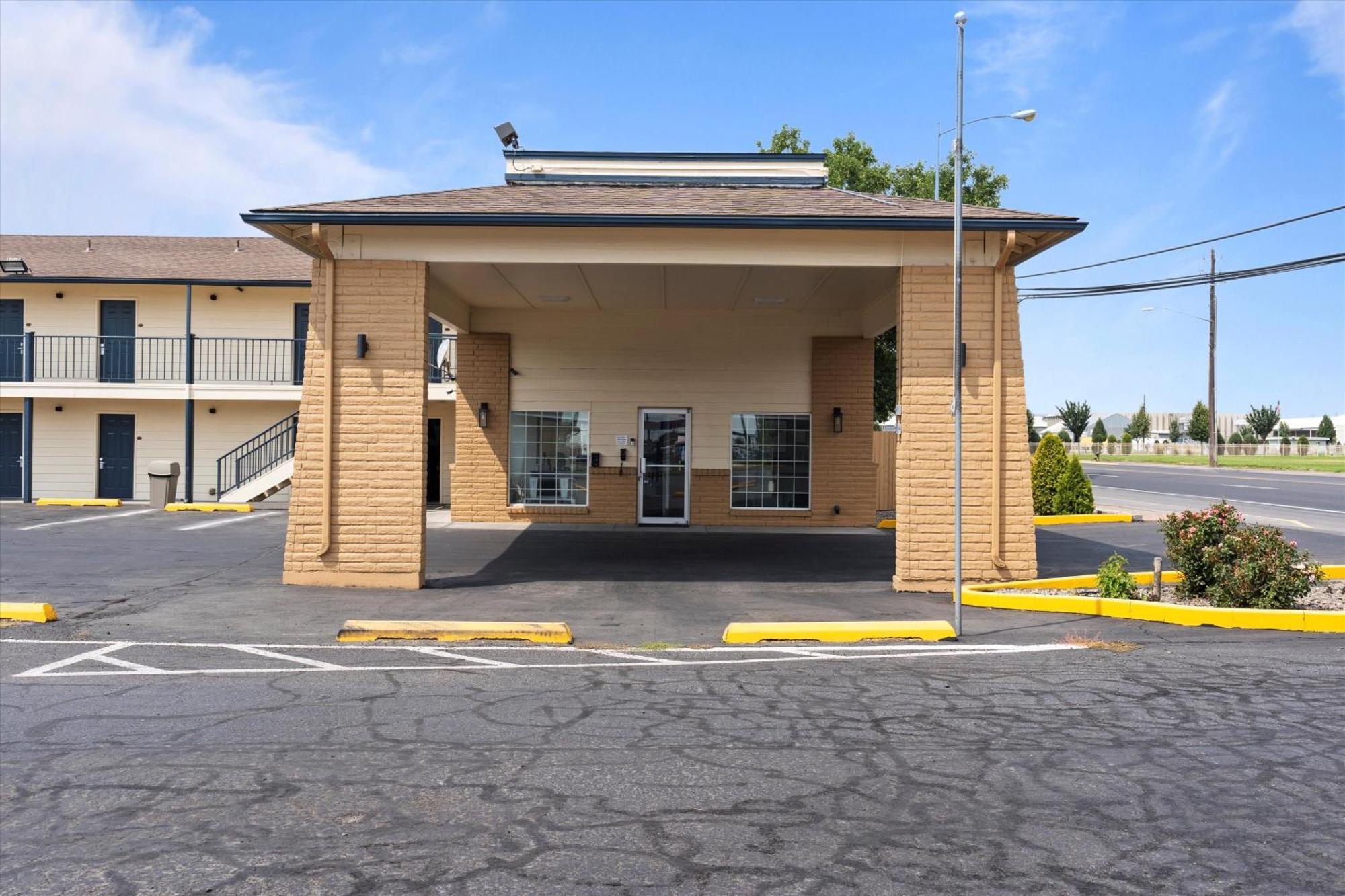 Quincy Inn And Suites 外观 照片