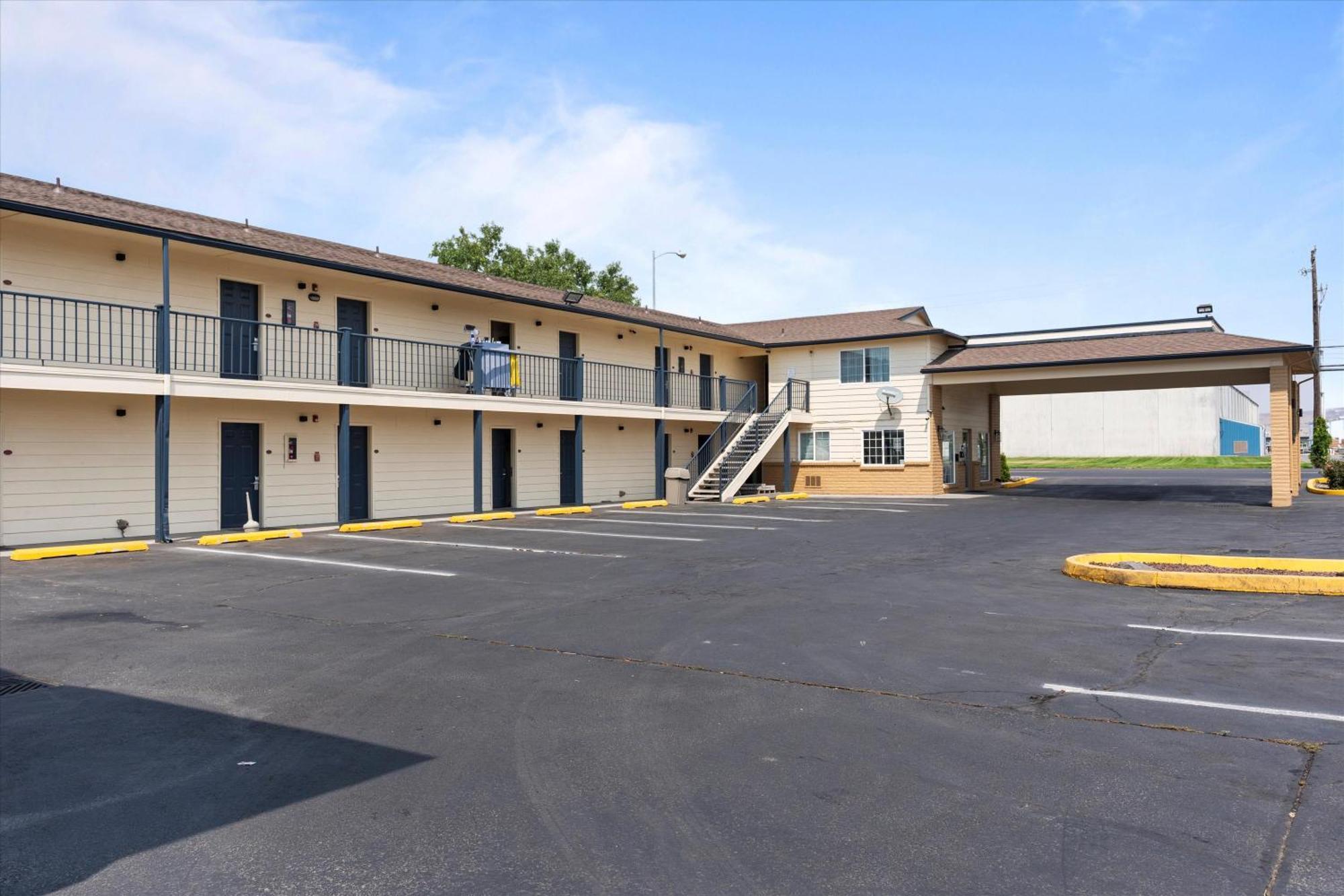 Quincy Inn And Suites 外观 照片