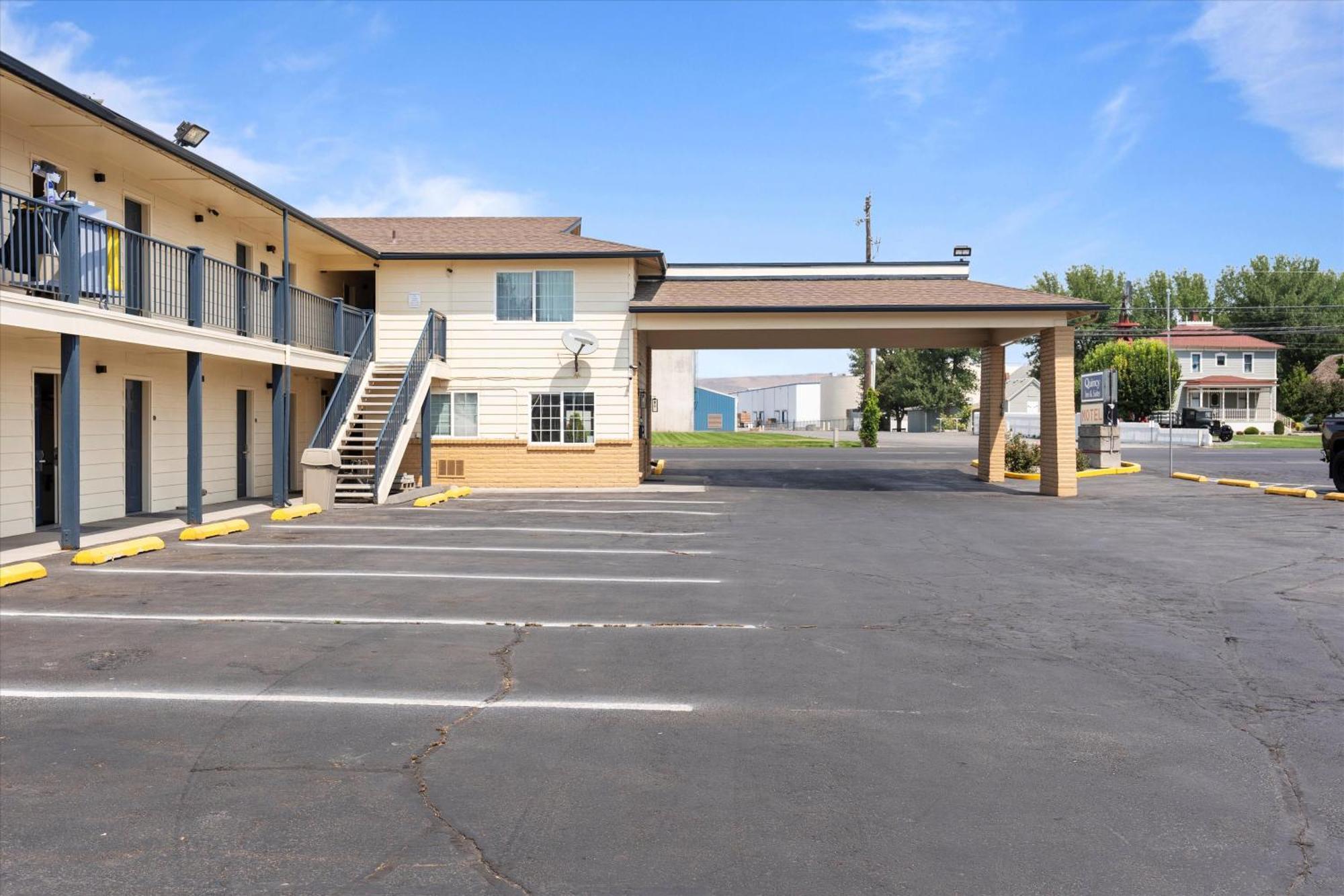 Quincy Inn And Suites 外观 照片