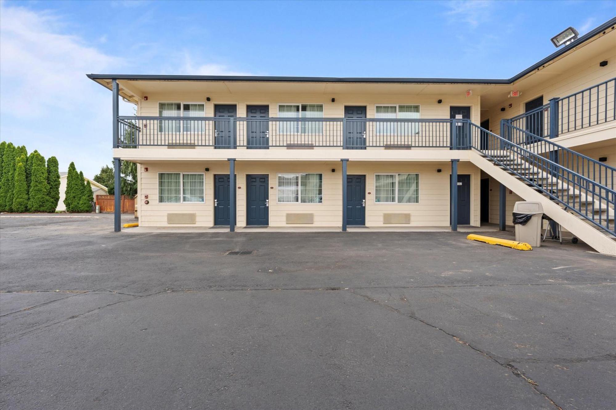 Quincy Inn And Suites 外观 照片