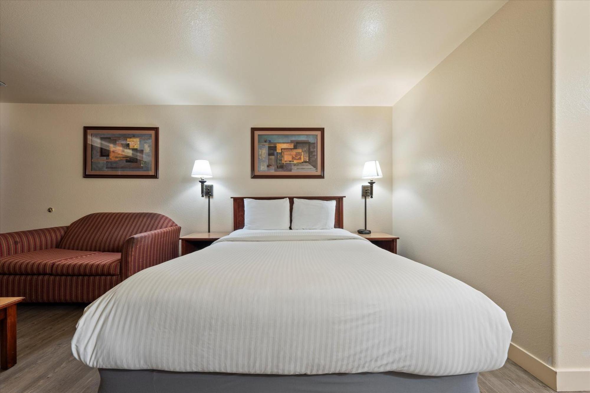 Quincy Inn And Suites 外观 照片
