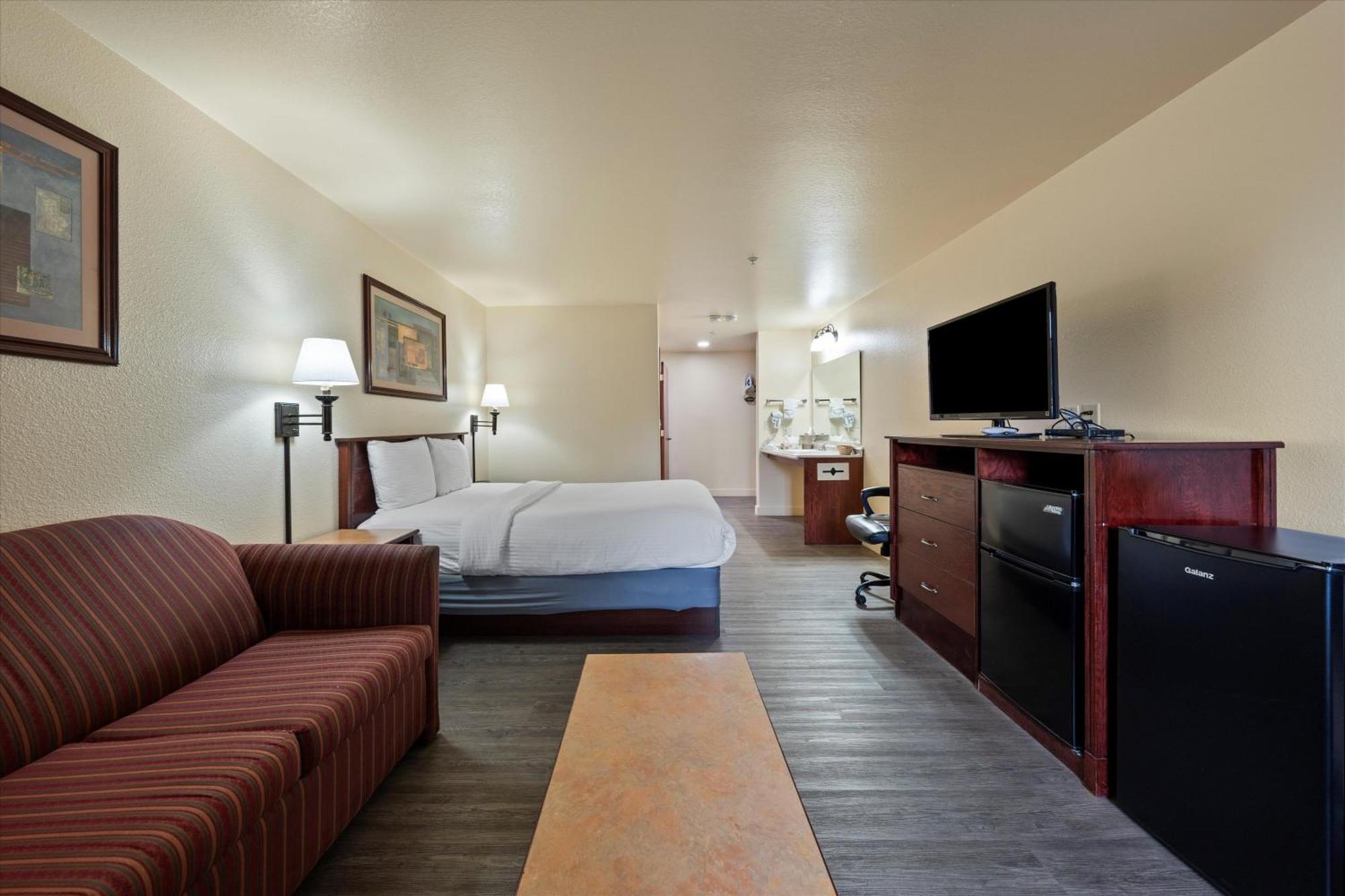 Quincy Inn And Suites 外观 照片