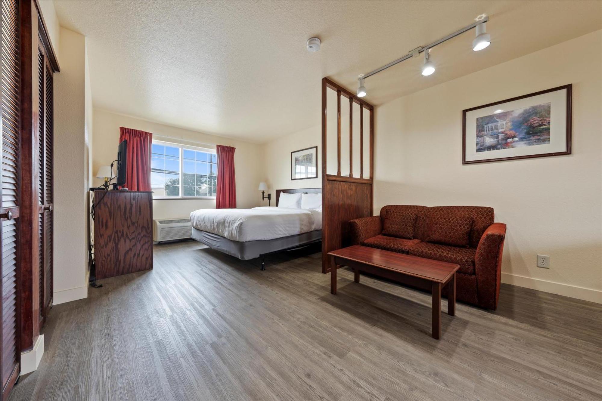 Quincy Inn And Suites 外观 照片