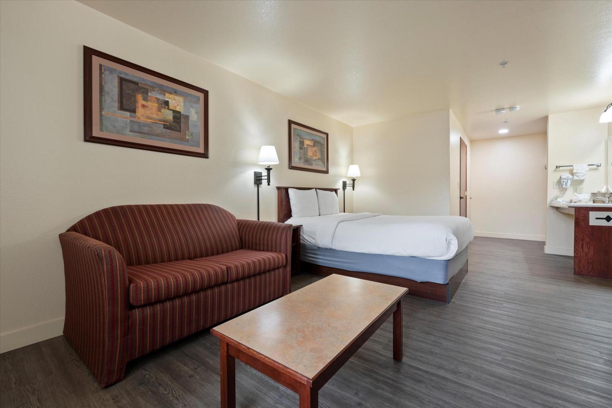 Quincy Inn And Suites 外观 照片