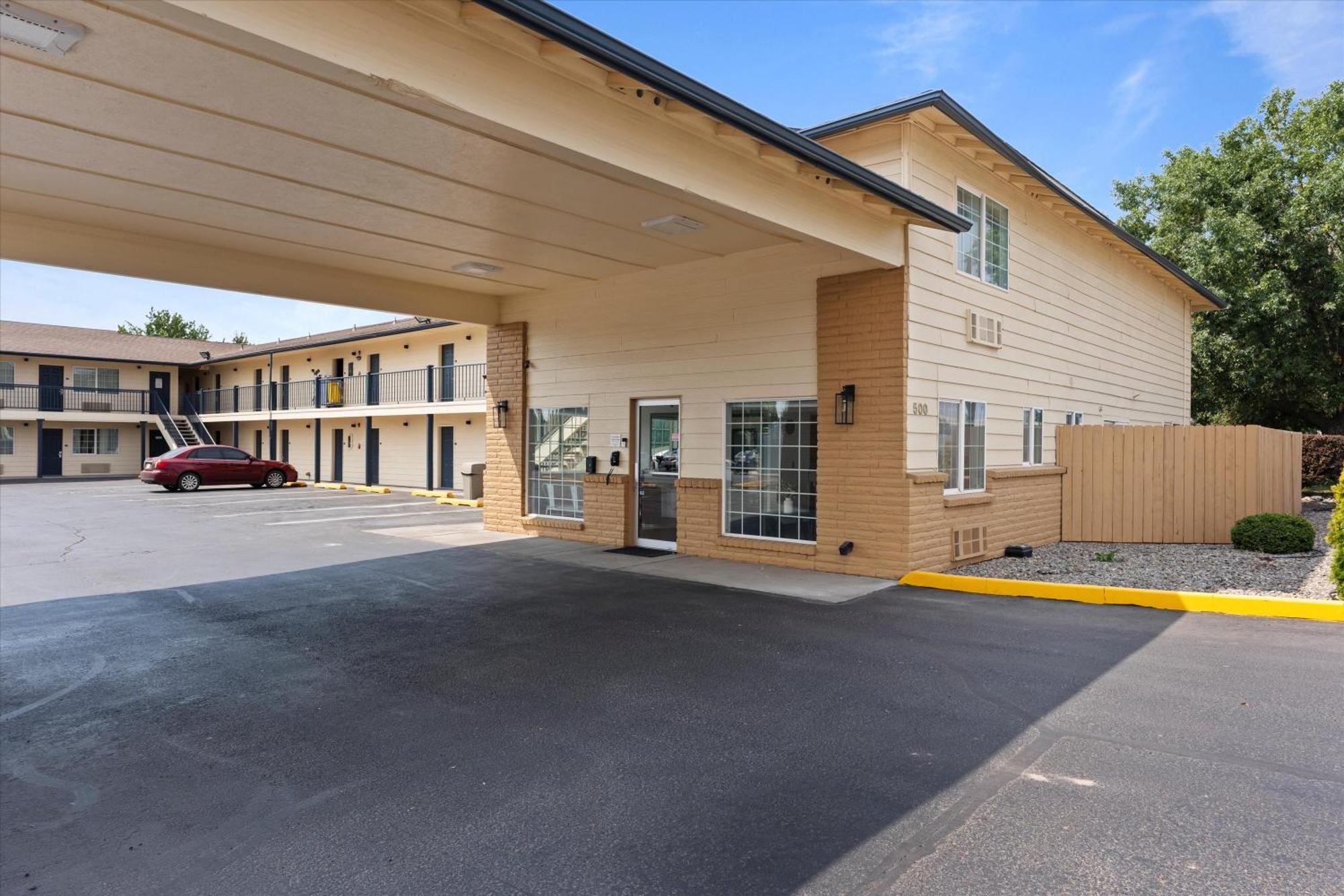 Quincy Inn And Suites 外观 照片