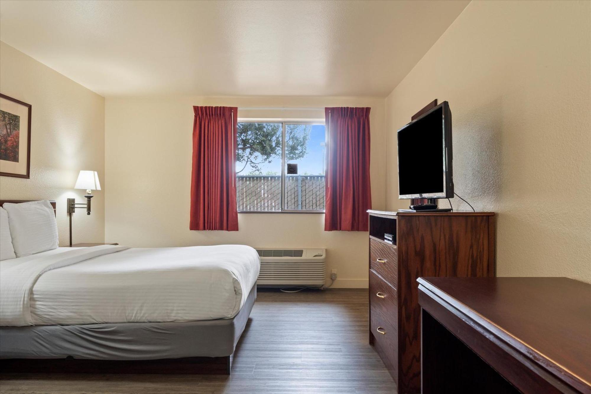 Quincy Inn And Suites 外观 照片